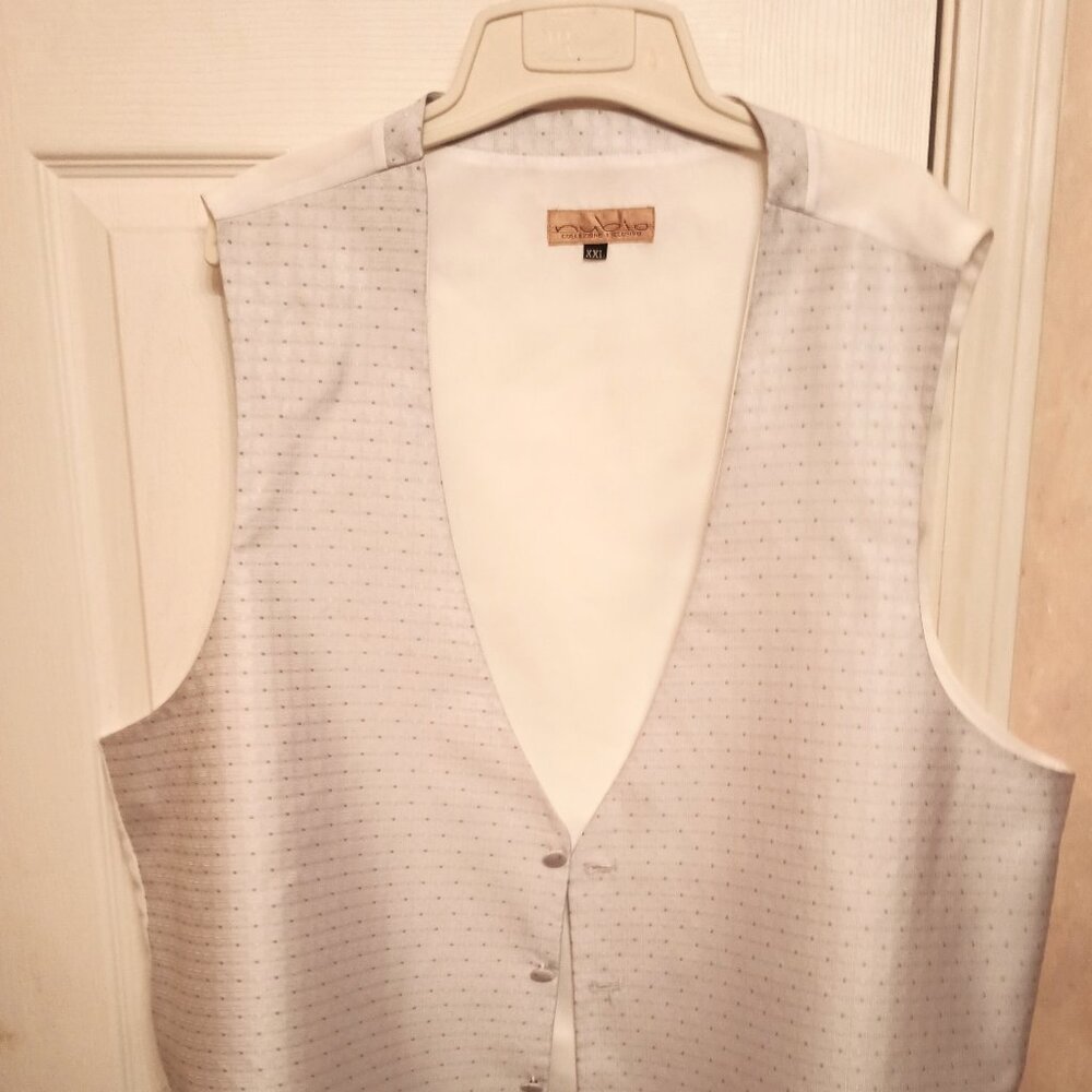 Nubio Collection Exclusive Men Vest Silver & White